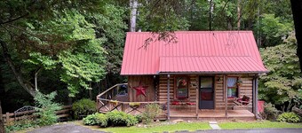 Your Mountain Escape! Authentic log cabin. Comfortable, modern w/ a creek too!