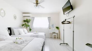 4 bedrooms, iron/ironing board, WiFi, bed sheets