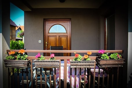 Property grounds. Duplex House in a quiet neighborhood