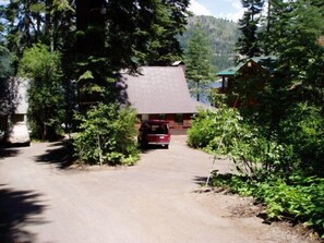 Property grounds - 2 bedroom, 2 bath, sleeps 6. Donner Lakefront with private dock DLR#033 (Truckee)