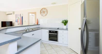 2 Marto Court, Carrickalinga