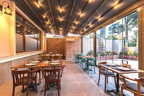 Desayuno bufé gratuito y diario