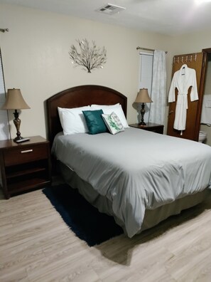 3 makuuhuonetta, silitysrauta/-lauta, ilmainen Wi-Fi, vuodevaatteet