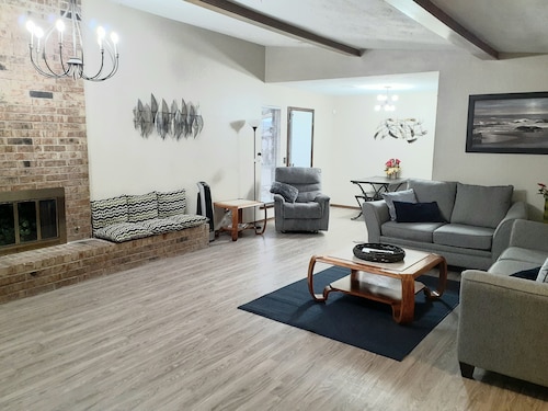 CHISHOLM CHARM...Lokal Estates