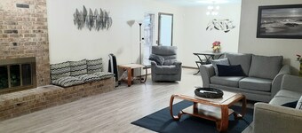  CHISHOLM CHARM...Lokal Estates