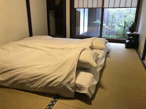 3 chambres, fer et planche à repasser, Wi-Fi, draps fournis