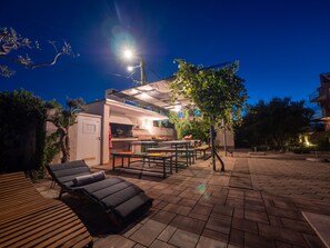 Outdoor dining - Apartment A2 with pool view (Zaton)