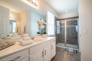 Hair dryer, towels - Rent Your Dream Holiday Home in One of Orlando's most Exclusive Resorts (Bay Lake)
