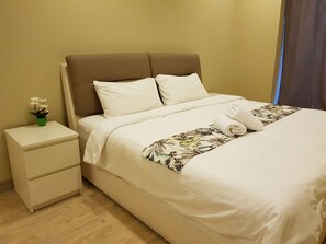 3 bedrooms, iron/ironing board, WiFi, bed sheets