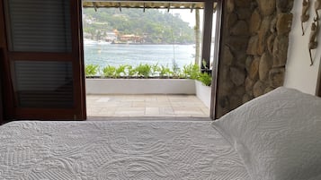 5 bedrooms, iron/ironing board, travel crib, free WiFi