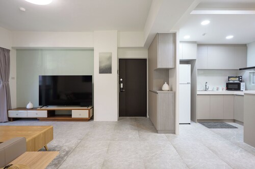 H&K 3/2 Cozy Taipei 101/World Trade Center MRT