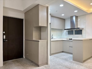 冰箱、微波炉、烤箱、炉灶