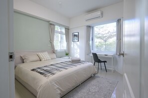 3 bedrooms, desk, iron/ironing board, travel cot
