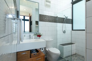 Shower, hair dryer, towels - Just Steps from the Pool (St. John)