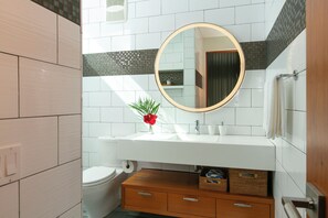 Shower, hair dryer, towels - Just Steps from the Pool (St. John)