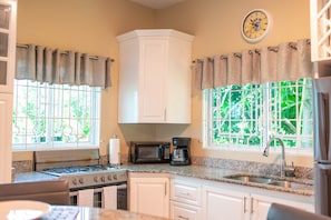 Fridge, microwave, oven, stovetop - 4bd-4.bt~Ocean view ~Pool! Fully AC! Complimentary Breakfast! (Sandy Bay)
