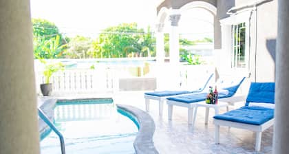 3bed / 3bath! Merinäköala, uima-allas!