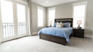 3 عدّة غرف نوم ومكواة/لوح كي وواي فاي وملاءات أسرّة