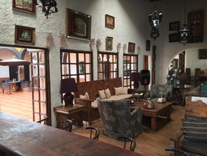 Lobby - Rest in this Hacienda In the heart of México (El Fuerte, Santa María Del Río)