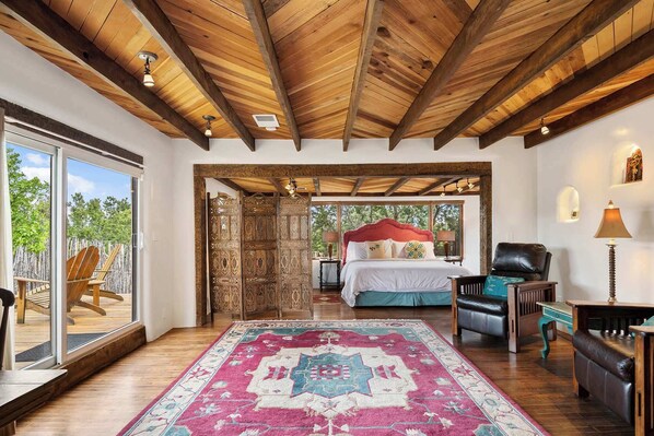 5 bedrooms, iron/ironing board, WiFi, bed sheets