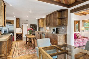 Unclassified image, 4 of 31, button