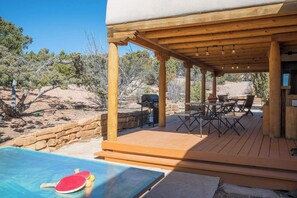 Unclassified image, 2 of 31, button