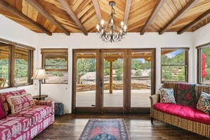 TV, fireplace, offices