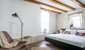 In-room safe, iron/ironing board, WiFi, bed sheets - Ground floor double room for 2, 1 min to Trogir (Trogir)