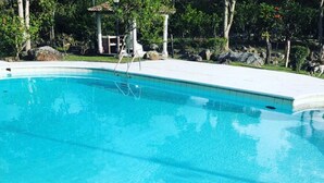 Pool - Hermosa finca , con dos casas gemelas , espacios al aire libre , zona social . (Arbeláez)