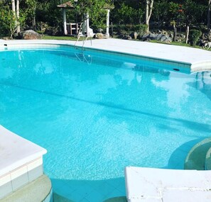 Pool - Hermosa finca , con dos casas gemelas , espacios al aire libre , zona social . (Arbeláez)