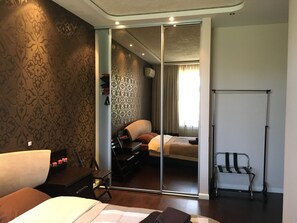 1 bedroom, WiFi - Two bedroom luxury central apartment (Shevchenkivs'kyi district)
