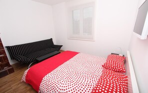 1 habitación, tabla de planchar con plancha, wifi gratis y ropa de cama 