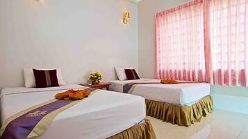 3 bedrooms, desk, free WiFi, bed sheets