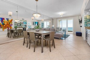 Dining - Inn at Crystal Beach 405 * July Early Booking Discounts (Destin)