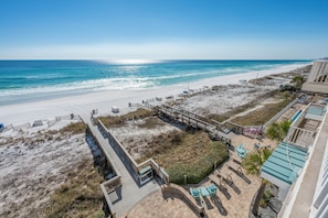 On the beach - Inn at Crystal Beach 405 * July Early Booking Discounts (Destin)