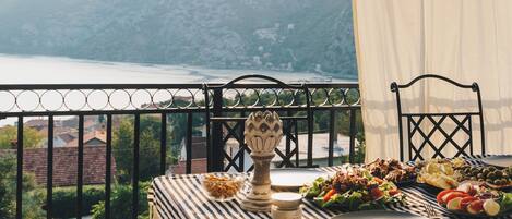 Family Apartment, 2 Bedrooms, Sea View | Terrace/patio