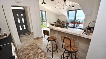 Penthouse Eksklusif, pemandangan laut (Dorothea) | Area keluarga | TV