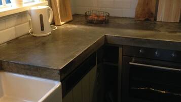 KĂŒhlschrank, Ofen, Herdplatte, GeschirrspĂŒler