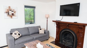 Living area - TREE TOP - Perfect Cozy Getaway (Marysville)