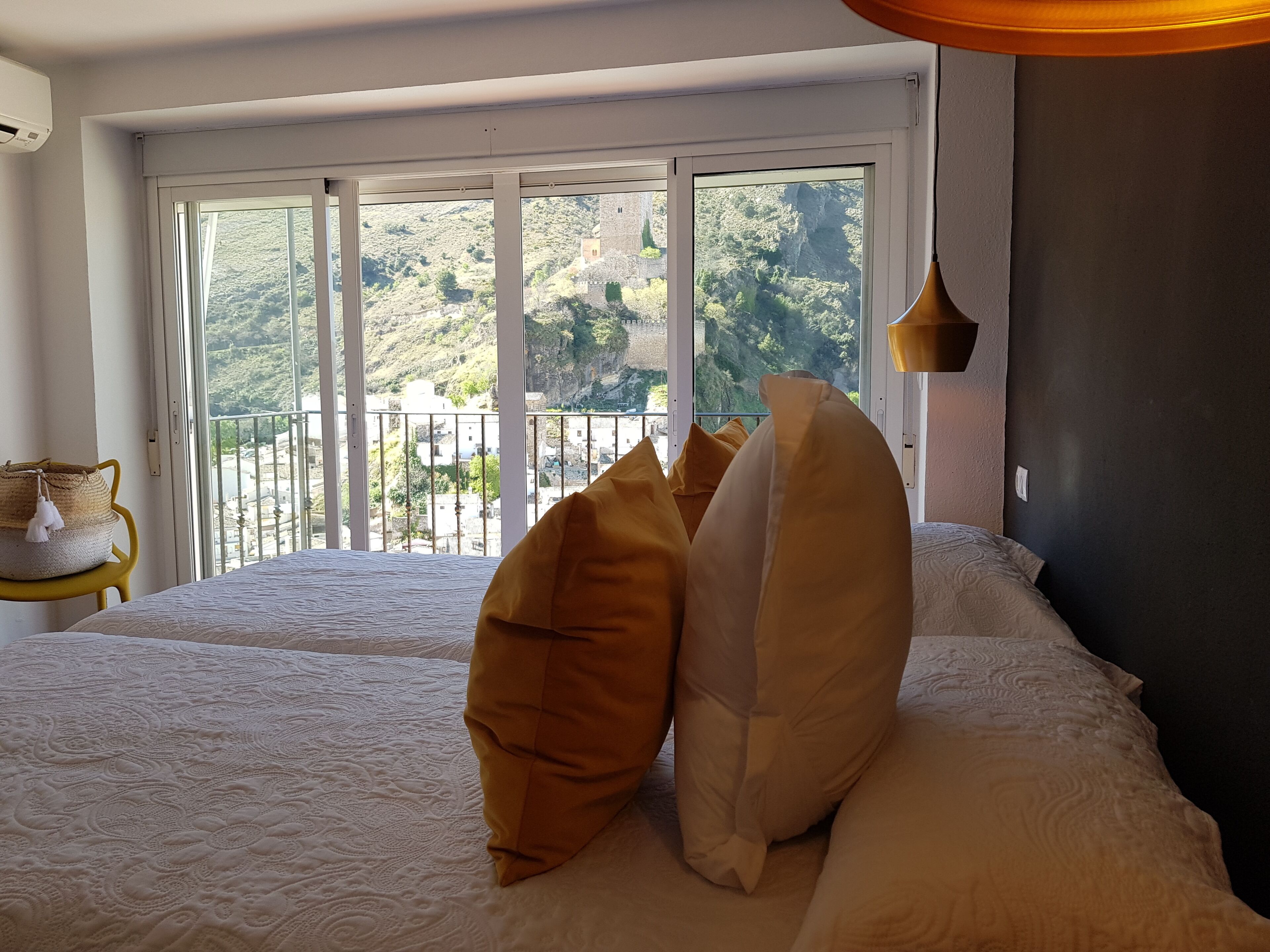 4 bedrooms, WiFi, bed sheets