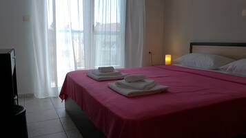 2 bedrooms, soundproofing, iron/ironing board, free WiFi