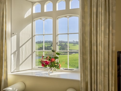 Spacious, self contained flat within this Historic Castle of Caerhays, within walking distance of th