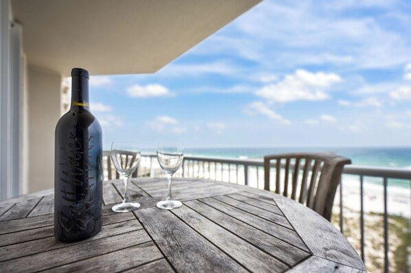 Outdoor dining - Summerwind Resort 602 Center * Beach Chair Set Included (Navarre)