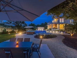 Outdoor dining - Beautiful private villa for 10 guests with WIFI, hot tub, A/C, private pool, TV and terrace (Rijeka)