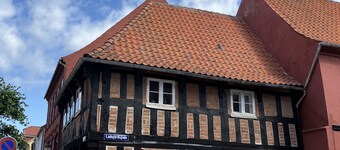 Mysigt hus i centrum av Assen, nära hamnen