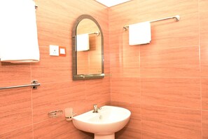 Slippers, towels - Walawe Green Safari Resort (Udawalawa)