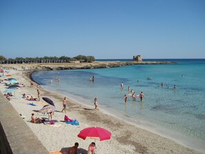 Aurinkotuoleja, rantapyyhkeitä