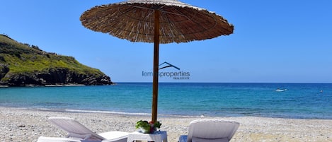 Beach nearby, sun-loungers, beach towels
