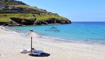 In Strandnähe, Liegestühle, Strandtücher