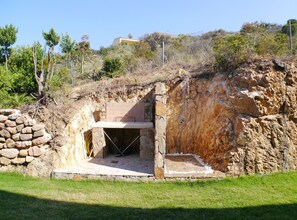 المنطقة المحيطة بالمنشأة